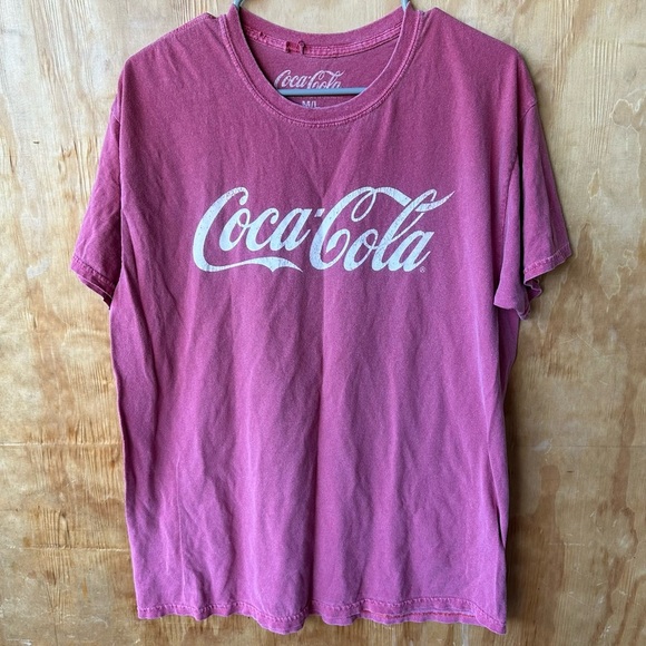 Coca-Cola Red Vintage Looking Logo Crew Neck Short Sleeve Tee - Picture 1 of 6